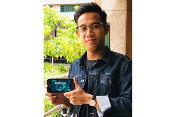 RAIH PENGALAMAN BANGUN PERMAINAN DIGITAL: Encik Muhammad Hazzry Shafaruan teruja idea kreatifnya dijana bagi menghasilkan permainan telefon bimbit 'Takoway' yang akan dipaparkan dalam sidang permainan digital 'GameStart 2019' di Pusat Persidangan Suntec, hari ini dan esok. - Foto BM oleh HARYANI ISMAIL
