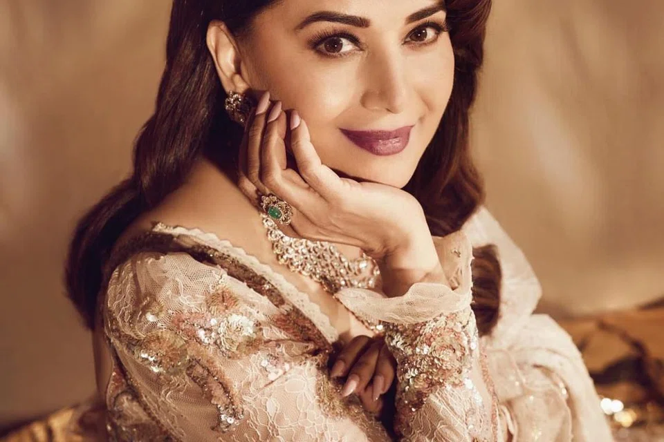 Madhuri Dixit berani memecahkan tembok stereotaip mengenai peranan wanita dalam filem Bollywood bahkan sering ditampilkan sebagai wanita berdikari yang memiliki pemikiran sendiri.
