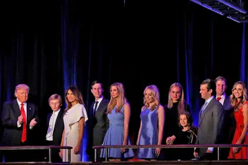 RAI KEMENANGAN BERSAMA KELUARGA: Encik Donald Trump (dari kiri) meraikan kemenangan bersama keluarga besarnya: Barron Trump (anak), Melania Trump (isteri), Jared Kushner (suami Ivanka), Ivanka Trump (anak), Tiffany Trump (anak), Vanessa Trump (isteri Donald Jr), Kai Trump (Anak Donald Jr and Vanessa), Donald Trump Jr (anak), Eric Trump (anak) dan Lara Yunaska (isteri Eric). - Foto AFP