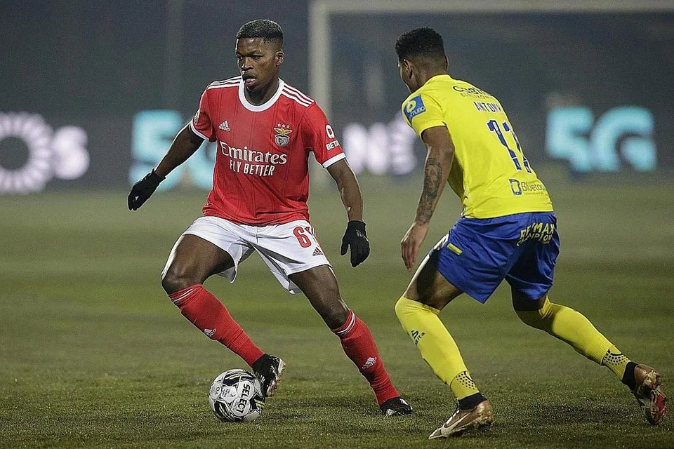 HASIL AKADEMI BENFICA: Penyerang Goncalo Ramos, bek tengah Antonio Silva dan pemain tengah Florentino (kiri) memainkan peranan penting musim ini dan mereka adalah hasil akademi kelab itu. - Foto-foto REUTERS