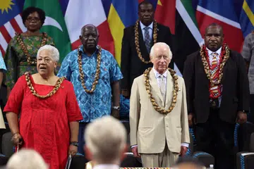 Raja Britain, Raja Charles III (dua dari kanan), semasa upacara pembukaan Mesyuarat Ketua-Ketua Pemerintah Komanwel (Chogm) di Apia, Samoa, pada 25 Oktober 2024.