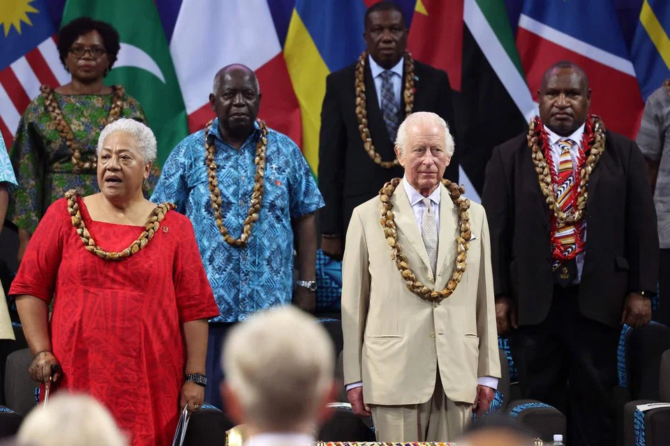 Raja Britain, Raja Charles III (dua dari kanan), semasa upacara pembukaan Mesyuarat Ketua-Ketua Pemerintah Komanwel (Chogm) di Apia, Samoa, pada 25 Oktober 2024.