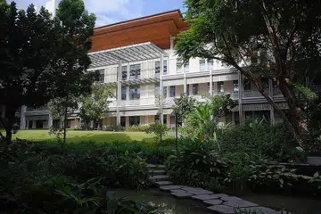 KOLEJ YALE-NUS: Encik Chun juga menyakinkan para pelajar, ibu bapa dan alumni bahawa kaliber ijazah Yale-NUS tidak akan terjejas walaupun setelah kerjasama itu berakhir pada 2025. - Foto ST oleh MARK CHEONG