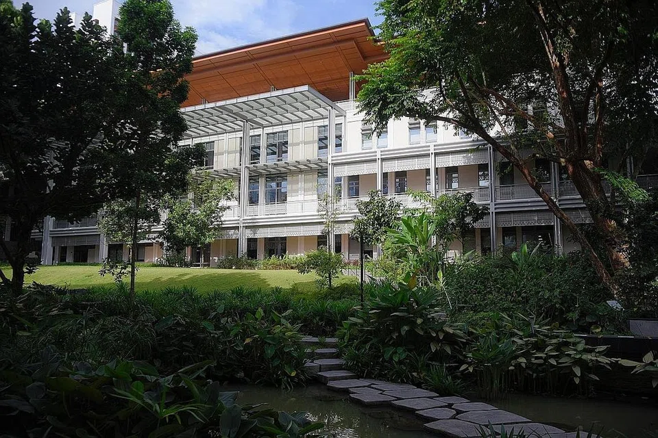 KOLEJ YALE-NUS: Encik Chun juga menyakinkan para pelajar, ibu bapa dan alumni bahawa kaliber ijazah Yale-NUS tidak akan terjejas walaupun setelah kerjasama itu berakhir pada 2025. - Foto ST oleh MARK CHEONG