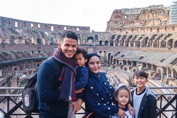 WAKTU BERHARGA BERSAMA: Baihakki dan keluarga semasa bercuti di Italy pada Disember tahun lalu. - Foto ihsan BAIHAKKI KHAIZAN