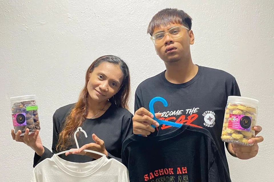 Cik Zaudah Mohamed Rashid bersama anaknya, Syed Muhsen Syed Izhmir Alshahab menyertai kursus perniagaan bagi pertingkatkan kemahiran mereka dalam menjalani perniagaan di rumah. 