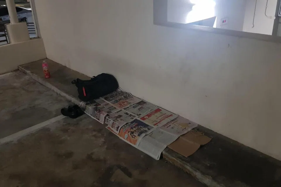 TEMPAT REHAT: Ada orang gelandangan yang tidur di tempat serupa ini dengan hanya beralaskan kertas surat khabar. Antara cabaran yang dihadapi golongan sukarelawan dalam membantu  golongan itu ialah membina kepercayaan dan hubungan baik. 