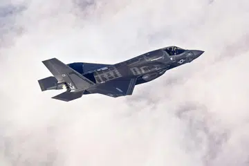 KESAN PERANG DAGANG: Setiap jet F-35 - dianggap sebagai jet pejuang paling canggih dan terhebat di dunia - memerlukan kira-kira 417 kilogram bahan nadir bumi, menurut laporan 2013 daripada Perkhidmatan Penyelidikan Kongres Amerika. - Foto REUTERS