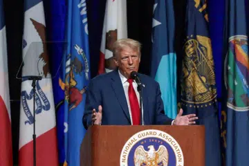 Calon presiden Republikan yang juga mantan Presiden Amerika Syarikat, Encik Donald Trump berucap di Persidangan Agung Pengawal Kebangsaan NGAUS Amerika Syarikat di Detroit, Michigan, 26 Ogos. 
