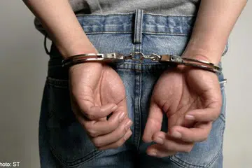 JADI MANGSA SEJAK UMUR ENAM TAHUN: Ketua Polis Daerah Muar, Asisten Komisioner (AC) Raiz Mukhliz Azman Aziz, berkata kejadian berlaku sejak mangsa berusia enam tahun dan ia berlarutan sehingga kini.