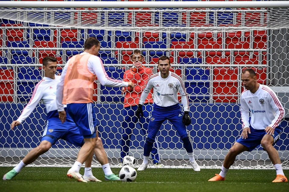 SIAP SEDIA: Russia yang berada di tangga ke-70 ranking Fifa dijangka akan memberi saingan dalam perlawanan pembukaan menentang Arab Saudi malam ini. - Foto AFP