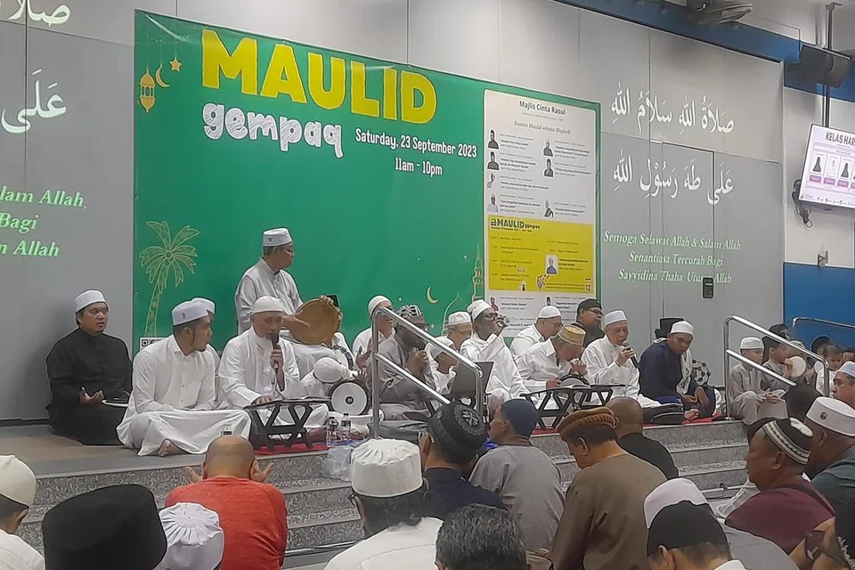MAJLIS DI MASJID AL-ISTIGHFAR: Masjid Al-Istighfar antara masjid setempat yang menganjurkan majlis Maulidur Rasul sejak awal Rabiulawal lagi. 