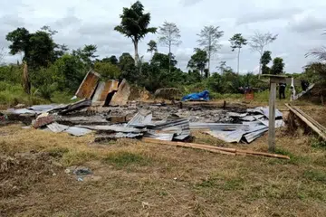 Rumah mangsa turut musnah selepas suspek dikatakan membakar isterinya di Kampung Tinagalan, Sook, Keningau, pada 3 Februari. 