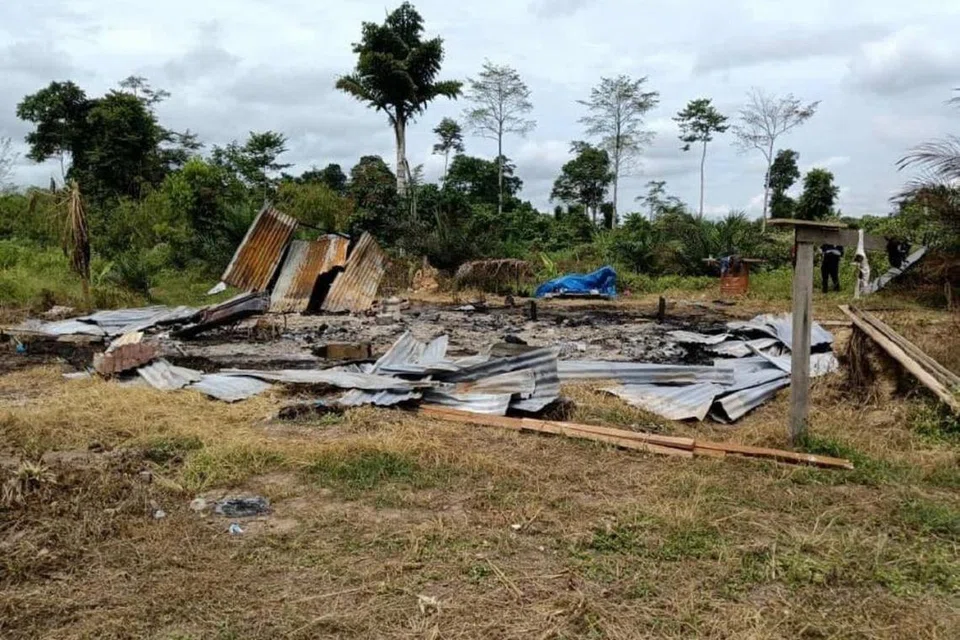 Rumah mangsa turut musnah selepas suspek dikatakan membakar isterinya di Kampung Tinagalan, Sook, Keningau, pada 3 Februari. 