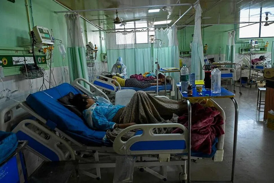 Dengan kekurangan oksigen dan katil di banyak hospital, dan bilik mayat serta tempat membakar mayat yang sarat, pakar berkata bilangan kematian dan kes Covid-19 yang sebenar di India mungkin jauh lebih tinggi.