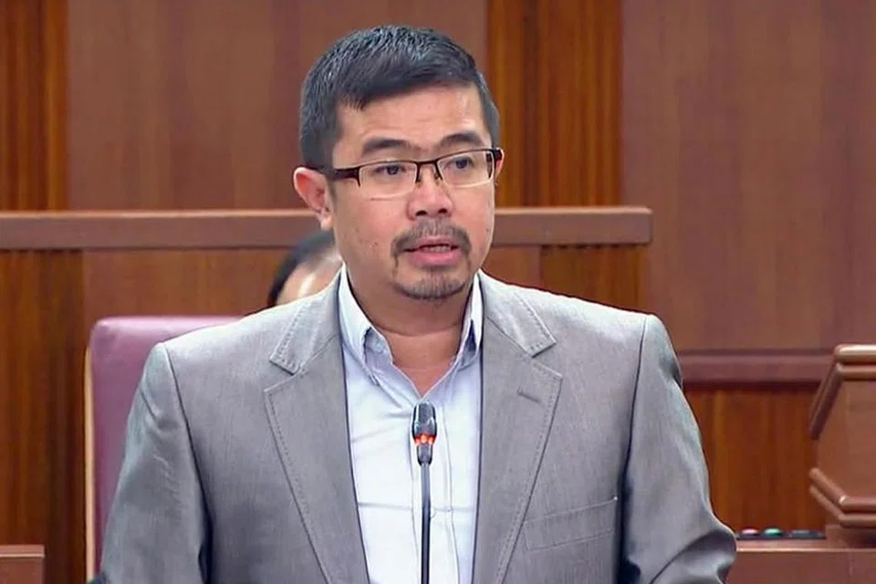 Encik Zainal Sapari. 