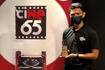 BANGGA FILEM DIIKTIRAF: Encik Muhammad Ruzhael berasa filem beliau 'Kejar' mendapat pengiktirafan dari Perdana Menteri Lee Hsien Loong. - Foto ITE