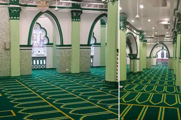 LEBIH BERSERI: Ruang dalam dan sekitaran masjid menjadi lebih berseri dan bercahaya setelah dipasang lampu-lampu yang menarik berbanding daripada keadaan sebelumnya. - Foto-foto MASJID ABDUL GAFOOR
