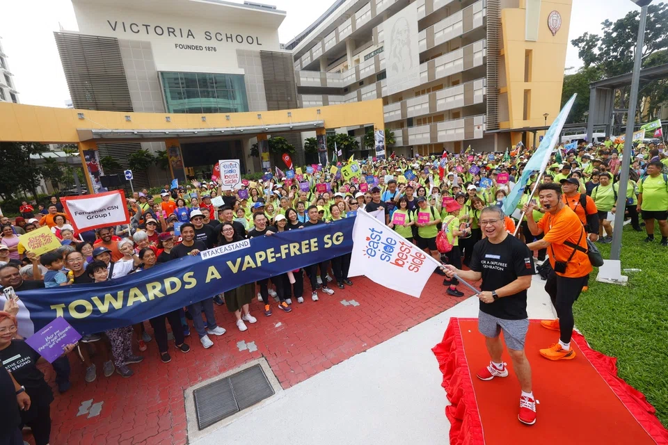 Menteri Undang-Undang merangkap Menteri Kedua Ehwal Dalam Negeri, Encik Edwin Tong, yang juga Anggota Parlimen (AP) GRC East Coast, bersama pembuat filem, Jack Neo, merasmikan acara berjalan kaki pada 30 November. Acara itu bertujuan mempertingkat kesedaran mengenai bahaya vape, dengan ia disertai lebih 1,000 peserta, termasuk penduduk East Coast, pelajar, ibu bapa dan warga senja.