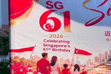 Baru-baru ini, sebuah sepanduk yang dipasang di estet Kampong Chai Chee memaparkan salah satu bendera tanpa bulan sabit dan lima bintang, iaitu simbol pada bendera Singapura. Sepanduk itu kini telah diganti.