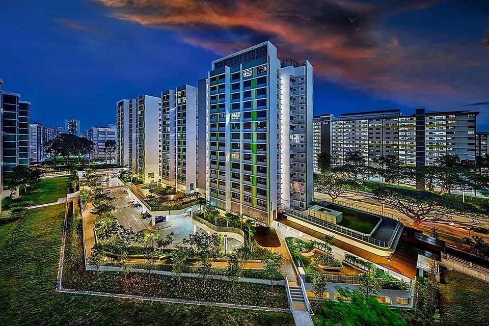PROJEK BTO: Untuk mempercepatkan kerja binaan flat BTO Bedok North Vale (gambar atas), pekerja dikerahkan untuk menyelesaikan kerja di dalam flat sebelum beralih ke kerja di ruang bersama seperti taman dan taman permainan. - Foto CHINA CONSTRUCTION REALTY CO PTE LTD