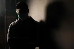 Dua remaja berusia 15 dan 17 tahun masing-masing dikenakan perintah dan ditahan di bawah Akta Keselamatan Dalam Negeri (ISA) kerana menjadi radikal sendiri. 