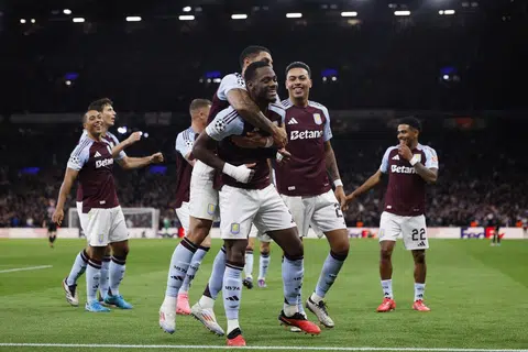 Jhon Duran meraikan kejayaan jaringkan gol kemenangan Aston Villa pada minit ke-79 bersama rakan sepasukan.