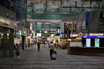 Namun semua pelawat, kecuali Warga Singapura dan Penduduk Tetap (PR) yang memasuki Singapura mulai 18 Disember, 11.59 malam, dan mempunyai sejarah perjalanan dalam 14 hari yang lalu ke Hong Kong akan diperlukan menjalani ujian PCR Covid-19, dalam tempoh 72 jam sebelum berangkat. - FOTO: KEVIN LIM