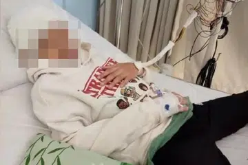 Budak 10 tahun yang mengalami kanser hidung dipukul oleh budak 12 tahun kerana rasa tidak puas hati cinta ditolak oleh kakak kepada budak itu. 