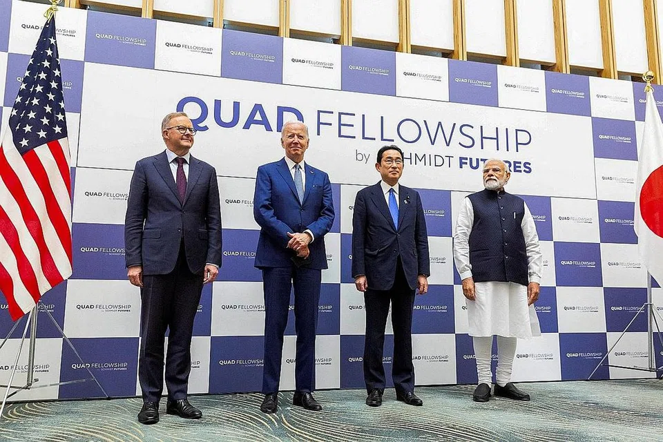 SIDANG PUNCAK QUAD: (Dari kiri) Encik Anthony Albanese, Encik Joe Biden, Encik Fumio Kishida, dan Encik Narendra Modi menghadiri sidang puncak Quad di Tokyo yang bermula semalam . - Foto REUTERS