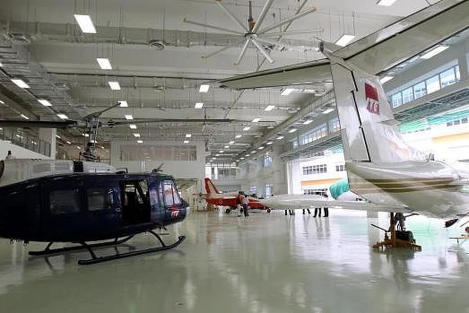  Kemudahan serba lengkap yang disediakan di ITE, seperti hangar siap dengan pesawat di ITE Kolej Central ini, antara factor yang membantu pelajar berjaya menamatkan kursus mereka. Gambar fail BERITA HARIAN
