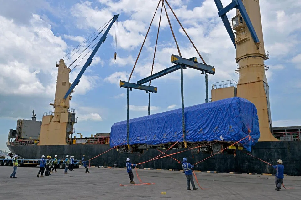Kereta api pertama Laluan Sistem Transit Laju (RTS Link) tiba di pelabuhan Jurong Port dari China pada 3 April. 