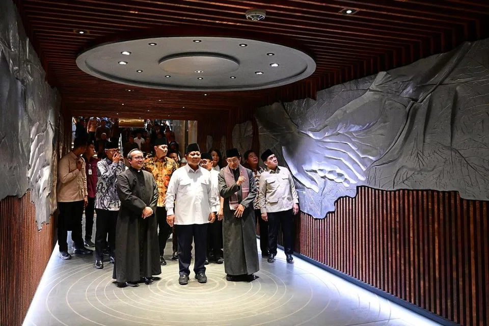 Presiden Prabowo Subianto merasmikan Terowong Silaturahim di halaman Masjid Istiqlal. 
