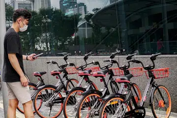 TREND BASIKAL KONGSI MENINGKAT: Kededua firma pengendali basikal kongsi tempatan, Anywheel dan SG Bike menyaksikan peningkatan penggunaan basikal yang ketara sejak kebelakangan ini. - Foto SG BIKE