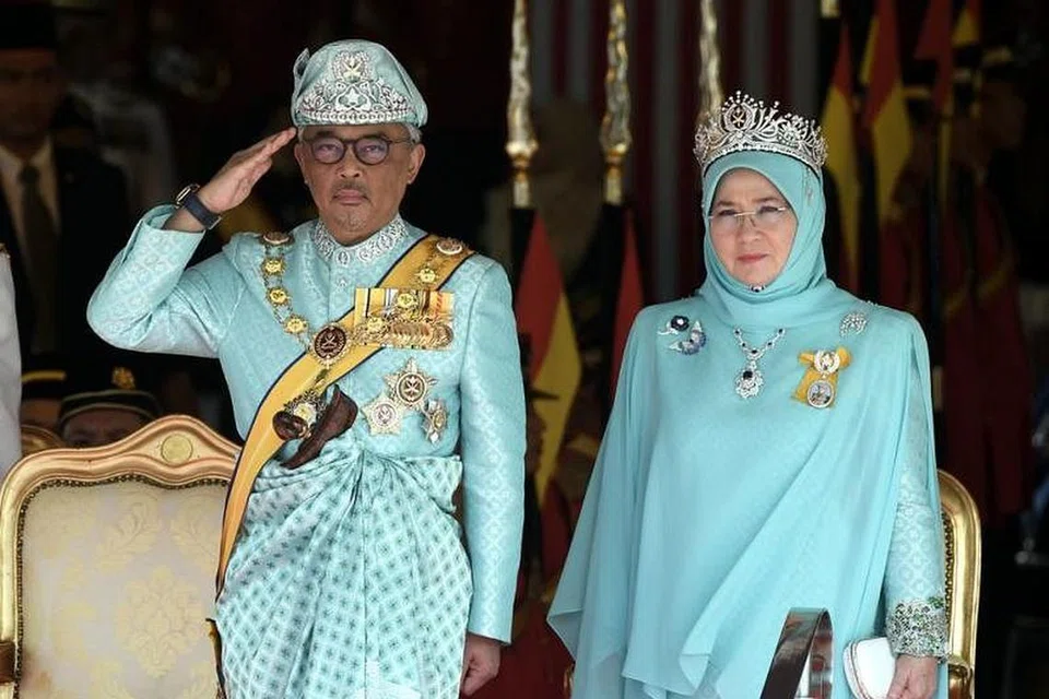 SIHAT SEJAHTERA: Yang di-Pertuan Agong Malaysia, Al-Sultan Abdullah Ri'ayatuddin Al-Mustafa Billah Shah dan Raja Permaisuri Agong, Tunku Hajah Azizah Aminah Maimunah Iskandariah, selesai menjalani kuarantin diri selama 14 hari dan disahkan bebas COVID-19.