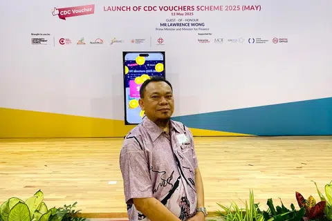 Pemilik Pak Din Ayam Bakar, di Pasar Geylang Serai, Encik Osman Sudin, berkata beliau melihat peningkatan pada perniagaannya sebanyak 40 peratus ketika baucar Majlis Pembangunan Masyarakat (CDC) dilaksanakan. 