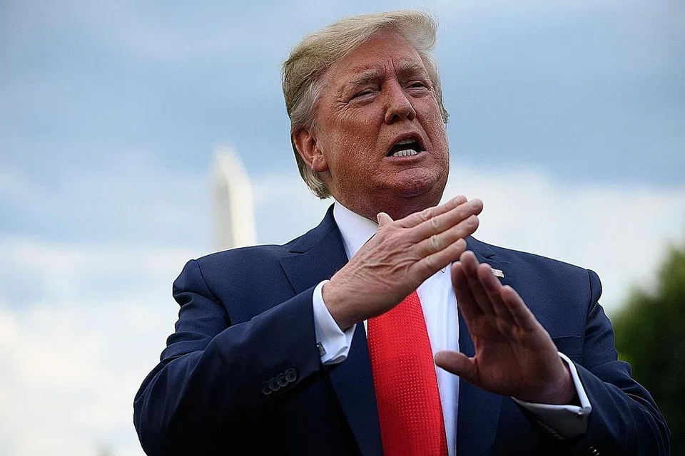 WAJAH MIRIP SATU SAMA LAIN: Laporan media menarik perhatian pada persamaan PM baru Britain, Encik Boris Johnson, yang agak ketara dengan Presiden Donald Trump (gambar) dari Amerika Syarikat. - Foto AFP