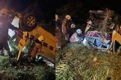 Bomba menyelamatkan mangsa kemalangan membabitkan ambulans yang terbabas dalam parit di Jalan Tol Kamunting, Taiping, Perak.