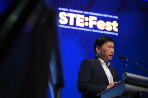 Menteri Pembangunan Negara, Encik Chee Hong Tat, menyampaikan ucapan pembukaan di STE:Fest 2026, yang diadakan di Pusat Budaya Universiti pada 19 Mei.