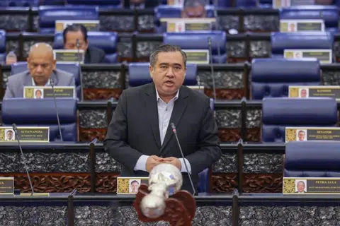 Menteri Pengangkutan Malaysia, Encik Anhony Loke.