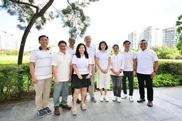Kehadiran mantan Ketua Turus, Staf bersama Angkatan Bersenjata Singapura (SAF), Encik Goh Pei Ming (paling kiri), dan mantan pengarah di Kementerian Pengangkutan (MOT), Encik Foo Cexiang (dua dari kiri) di GRC Punggol, pada 6 April menguatkan jangkaan mereka akan bertanding di Pilihan Raya Umum (GE) 2025. Mereka dilihat bersama (bermula tiga dari kiri) Menteri Negara Kanan (Kesihatan merangkap Penerangan dan Pembangunan Digital), Dr Janil Puthucheary; Anggota Parlimen, Cik Yeo Wan Ling; Menteri Kanan, Encik Teo Chee Hean; Menteri Negara (Pembangunan Sosial dan Keluarga merangkap Ehwal Dalam Negeri), Cik Sun Xueling; wajah baru PAP Cik Valerie Lee; Menteri Negara Kanan (Pejabat Perdana Menteri), Encik Desmond Tan dan AP Encik Sharael Taha di acara yang dianjurkan oleh Bank DBS di Oasis Terraces pada 6 April.