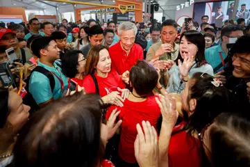 Pengalaman mengharungi masa sukar bersama telah membantu membina identiti warga Singapura lebih kukuh, menurut Perdana Menteri, Encik Lee Hsien Loong. 