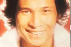 Dharma Harun Al-Rashid pernah ditegur dan dimarah Noor Kumalasari di tengah-tengah penggambaran Adik Manja setelah dapat tahu pelakon itu meminta pelakon wanita muda dan baru mencium pipinya sebelum balik dari lokasi penggambaran.
