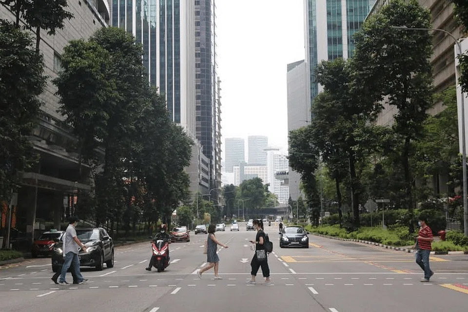 Sektor awam akan mencipta 15,000 pekerjaan baru. - Foto ONG WEE JIN 