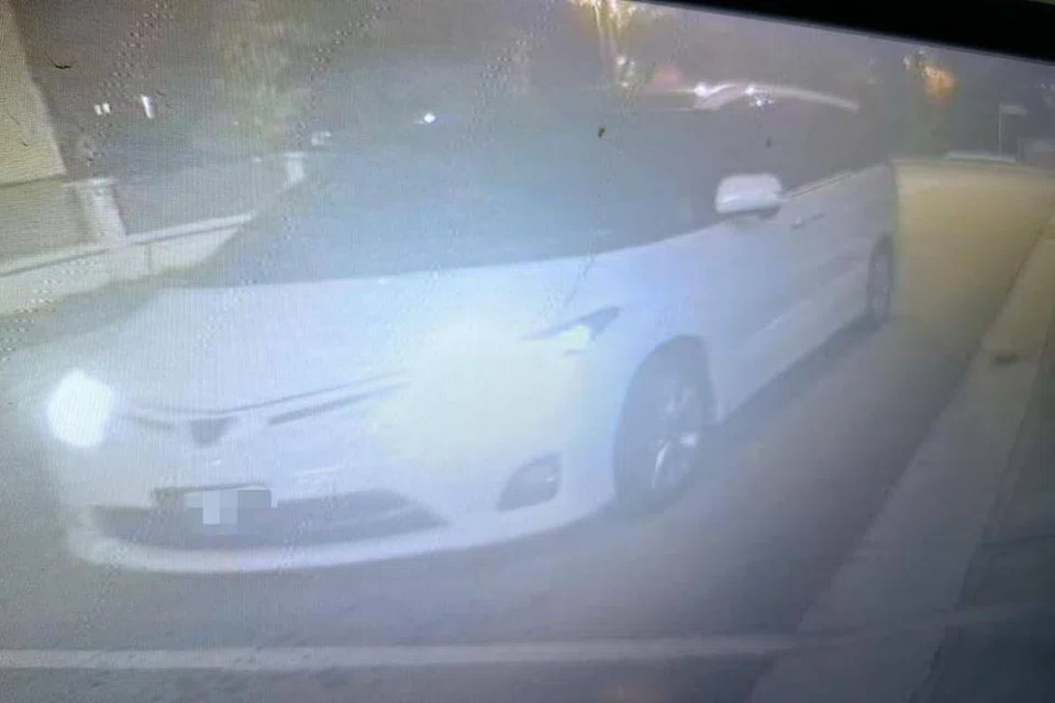 Video menunjukkan kenderaan yang dipercayai digunakan suspek kes mencuri di kediaman pemain Selangor FC, Ahmad Khuzaimi Piee, pada 22 Mei lalu tular di media sosial.