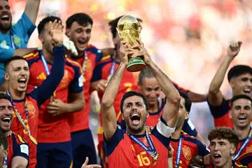 Pemain Sepanyol, Rodri (tengah), menjulang trofi Piala Dunia bersama rakan sepasukannya ketika meraikan kejayaan menjuarai kejohanan berkenaan pada 19 Julai.