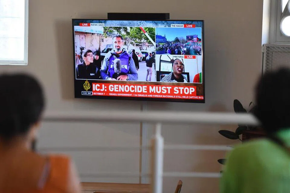 Orang ramai memberi reaksi susulan keputusan Mahkamah Keadilan Antarabangsa (ICJ) di The Hague, Belanda, pada 26 Januari menggesa Israel agar segera menghentikan pembunuhan beramai-ramai rakyat Palestin. 