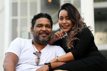 BINA MAHLIGAI: Cik Nurul Ain menemui warga Colombia, Encik Muhammad Khaled Hernandez, apabila pemuzik itu berada di Singapura untuk membuat persembahan. Pasangan itu berkahwin tahun lalu. - Foto BH oleh KHALID BABA