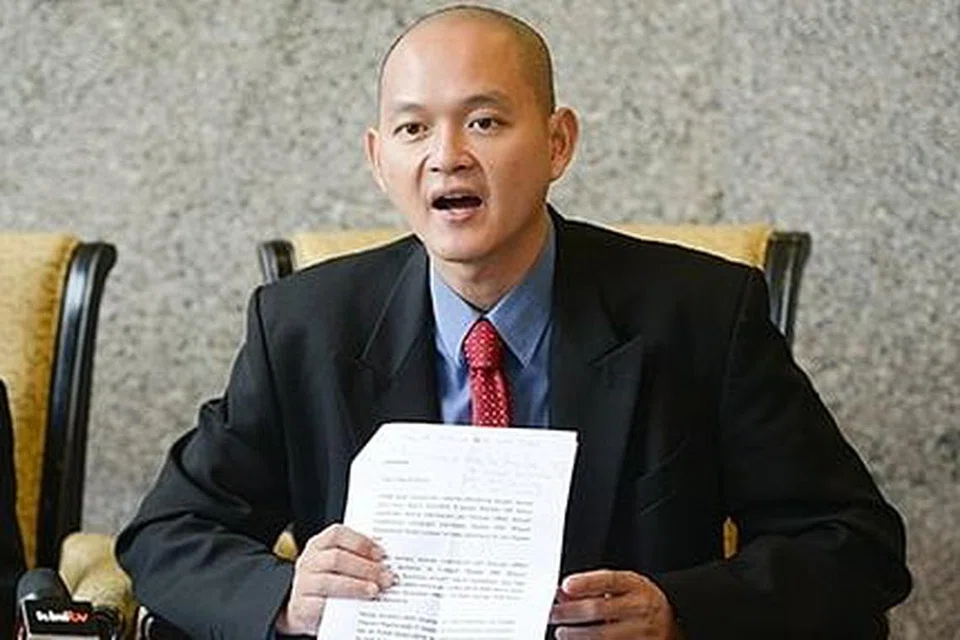 KEMUKA DAKWAAN: Ahli parlimen Parti Tindakan Demokratik (DAP), Encik Ong Kian Ming, hari ini mendakwa terdapat ahli parlimen Malaysia yang memiliki kelayakan akademik palsu, termasuk ijazah sarjana dan kedoktoran. - Foto MALAYSIAKINI.COM