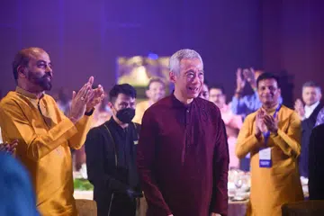 Menteri Kanan Encik Lee Hsien Loong berkata rakyat Singapura harus  mengalu-alukan pendatang baru untuk menjadi sebahagian daripada keluarga besar kita.